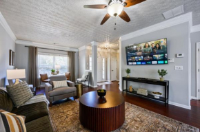 Stay In This Chic Townhome Near Olde Rope Mill